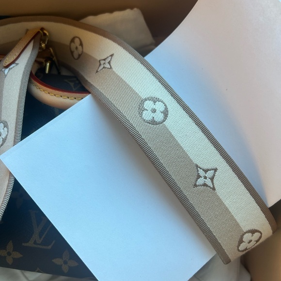 Louis Vuitton Bandouliere Strap - Picture 7 of 8